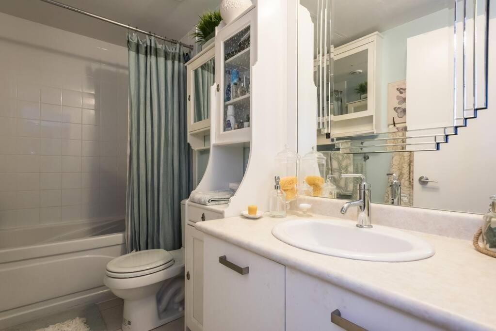 Stunning Condo With Fantastic View Of The City! 토론토 외부 사진
