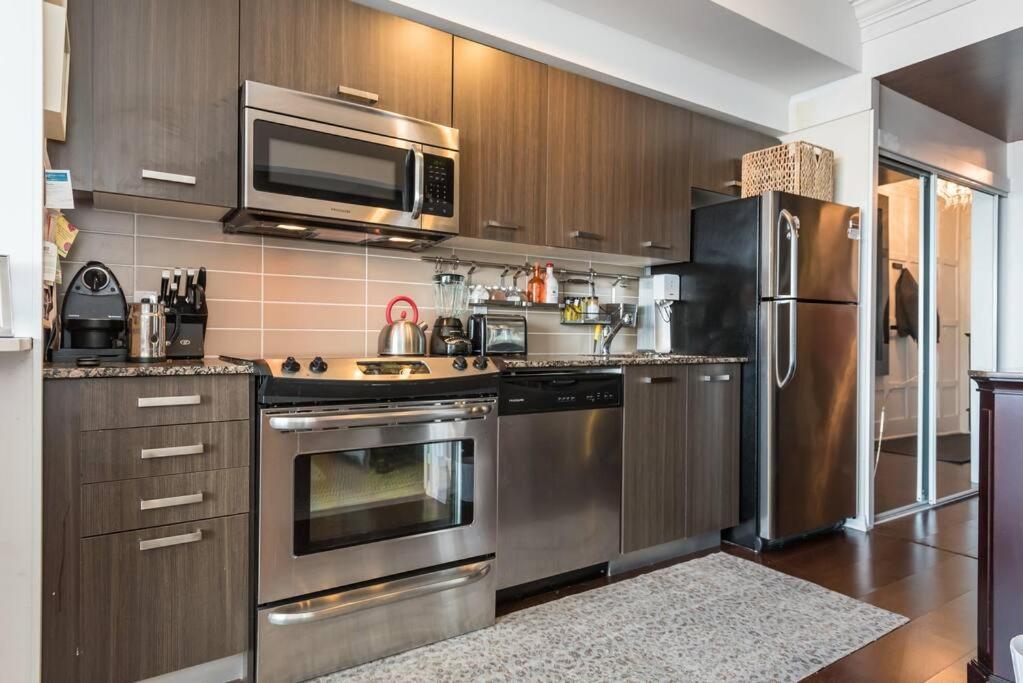 Stunning Condo With Fantastic View Of The City! 토론토 외부 사진