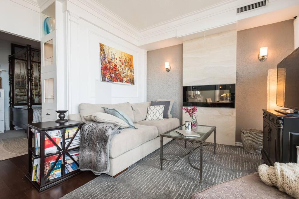Stunning Condo With Fantastic View Of The City! 토론토 외부 사진
