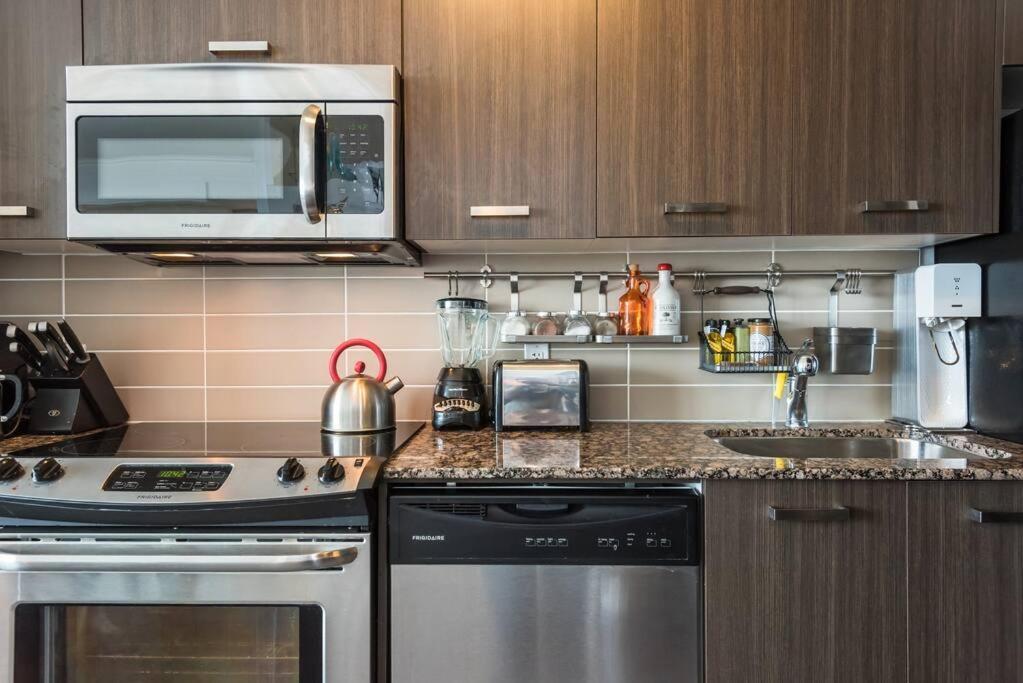 Stunning Condo With Fantastic View Of The City! 토론토 외부 사진