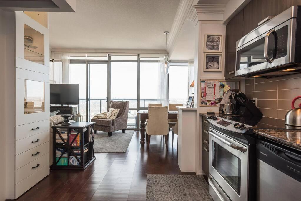 Stunning Condo With Fantastic View Of The City! 토론토 외부 사진